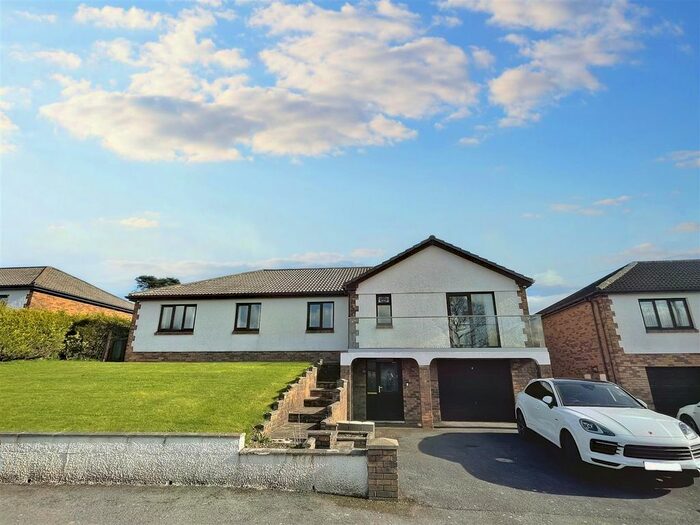 4 Bedroom Detached Bungalow For Sale In Heol Nantyglasdwr, Cwmffrwd, Carmarthen, SA31
