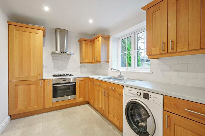 3 Bedroom Detached House For Sale In Dorking Road, Tadworth, KT20