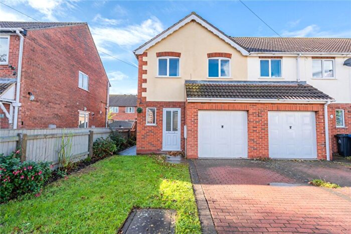 3 Bedroom End Of Terrace House To Rent In Gleneagles, Waltham, Grimsby, N E Lincs, DN33