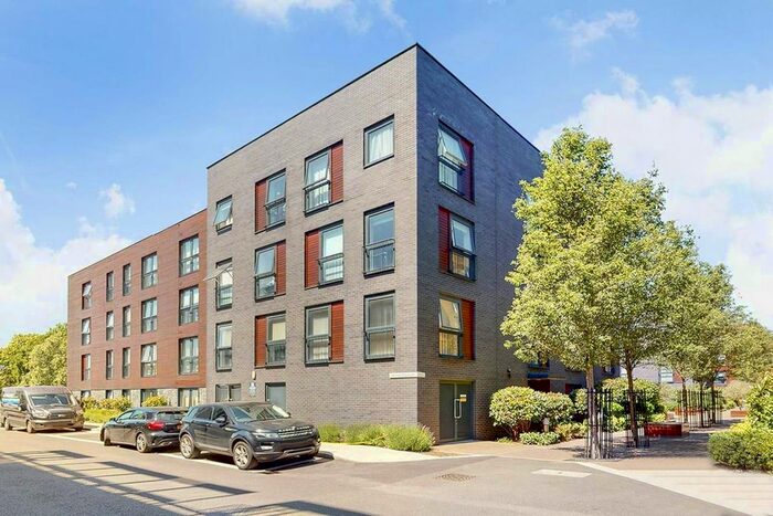 3 Bedroom Flat To Rent In Howard Road, Stanmore, Stanmore, HA7