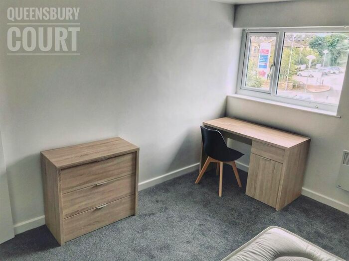 4 Bedroom Flat To Rent In Queensbury Court, Brighouse Road, Queensbury, BD13