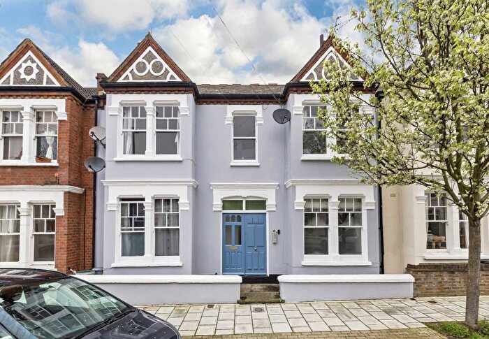 2 Bedroom Flat To Rent In Treport Street, Earlsfield, SW18