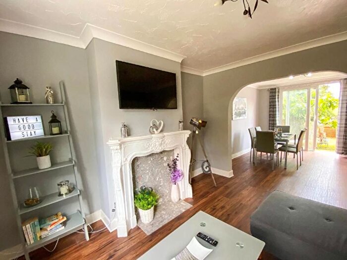 3 Bedroom Terraced House To Rent In Crawley Green Road, Luton, LU2