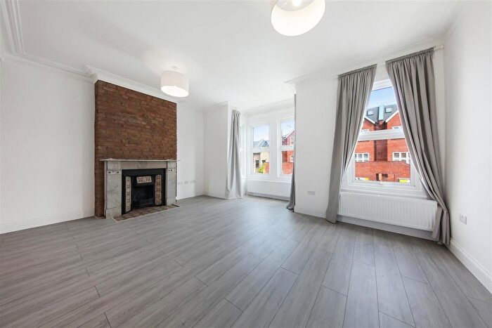 3 Bedroom Flat To Rent In Coleridge Road, London, N8