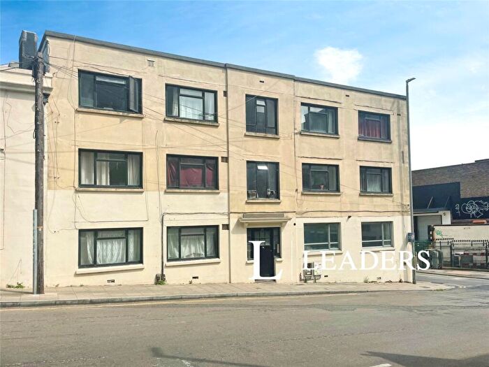 3 Bedroom Flat To Rent In Cheapside, BN1