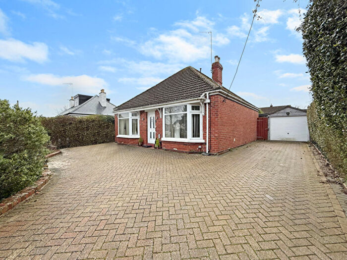 3 Bedroom Detached Bungalow For Sale In Highworth Road, Faringdon, SN7