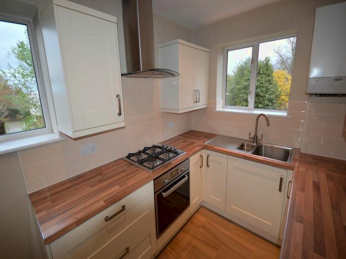 2 Bedroom Maisonette To Rent In Queens Close, Wallington SM6