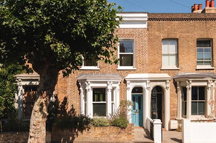 3 Bedroom House For Sale In Clifden Road, Hackney, E5