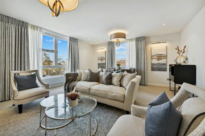 3 Bedroom Flat To Rent In Belgravia Court, Ebury Street, London, SW1W