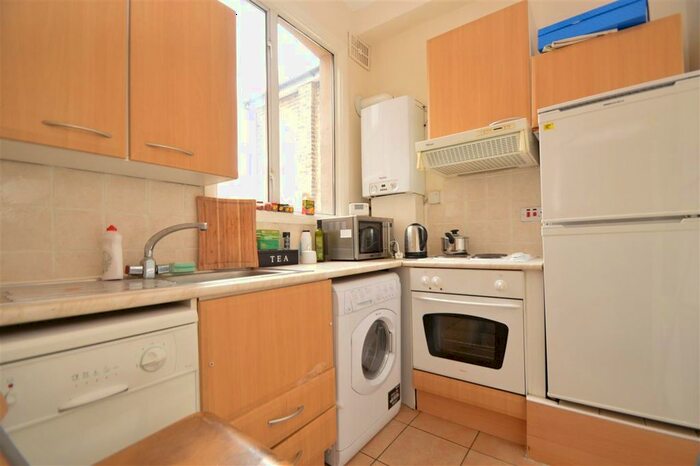 2 Bedroom Flat To Rent In Upper Richmond Road, London, SW15
