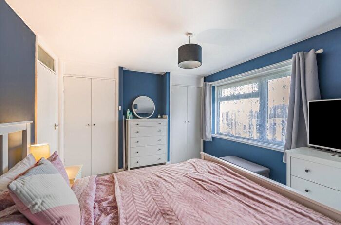 2 Bedroom Flat For Sale In Dyneley Green, Townhill Park, Southampton, Hampshire, SO18