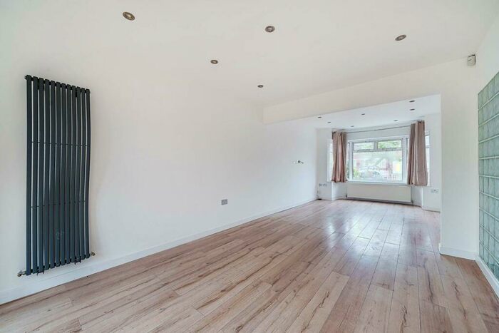 4 Bedroom Semi-Detached House To Rent In Wemborough Road, Stanmore, HA7