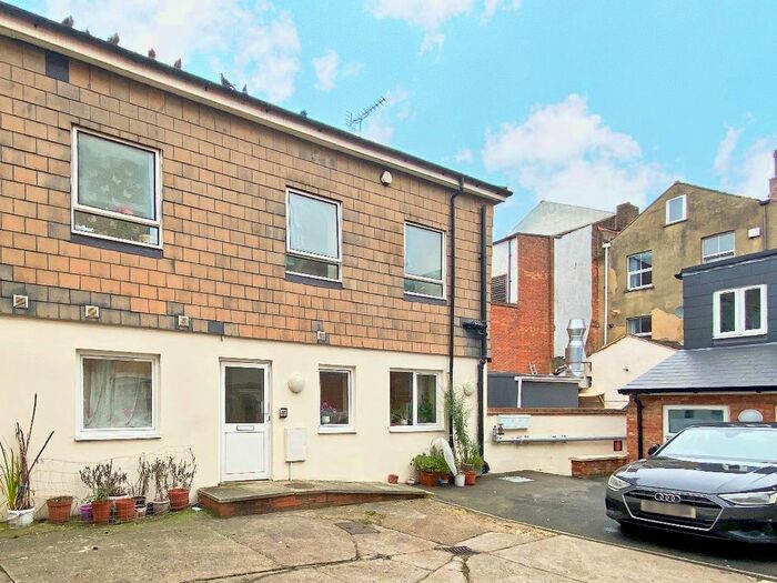 1 Bedroom Flat To Rent In Bakehouse Mews, High Street, Aldershot GU11