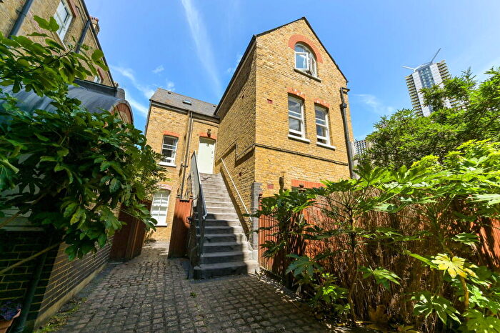3 Bedroom Apartment For Sale In Renfrew Road, London, SE11