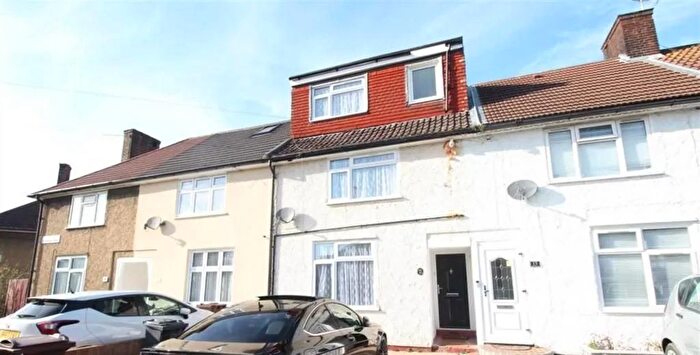 4 Bedroom Terraced House To Rent In Ivinghoe Road, Dagenham, RM8