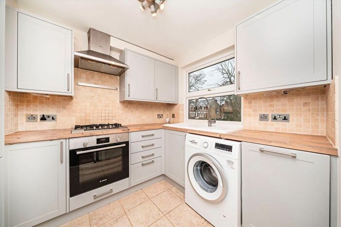 2 Bedroom Flat To Rent In Kent Avenue, W13