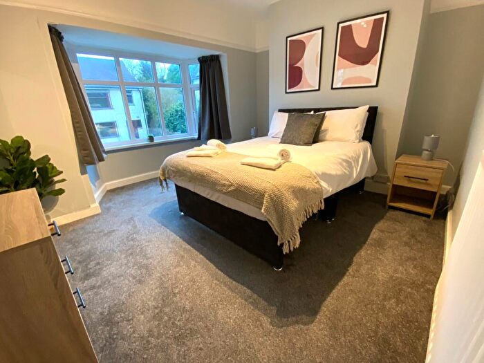 4 Bedroom Town House To Rent In Poplar Grove, Newcastle-under-Lyme, ST5