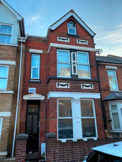 3 Bedroom Flat For Sale In B James Street, Gillingham, ME7