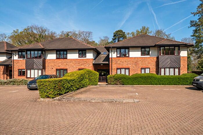 2 Bedroom Flat To Rent In Old Cove Road, Fleet, Hampshire, GU51