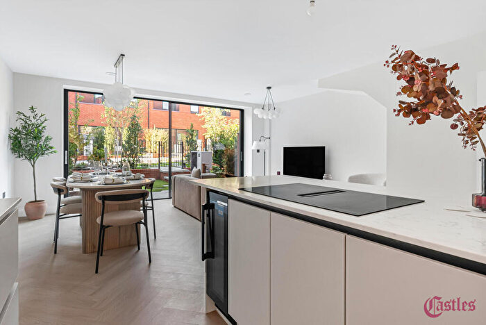4 Bedroom House For Sale In Dixon House, N8