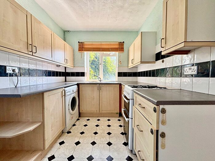 2 Bedroom Semi-Detached House To Rent In Hawser Road, Rochester, ME1