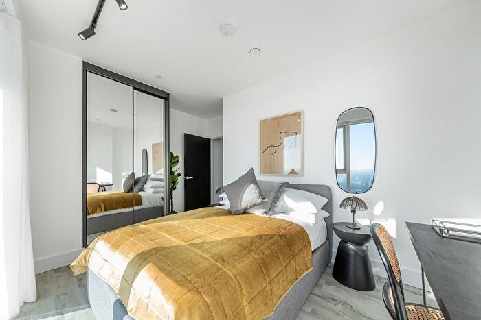 2 Bedroom Flat To Rent In Portal Way, Acton, W3