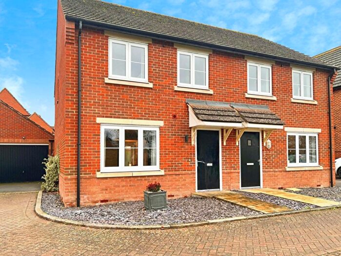 3 Bedroom Semi Detached House For Sale In Ash Way, Didcot, Oxfordshire, OX11
