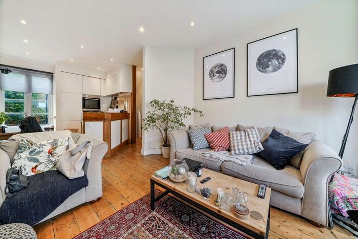 2 Bedroom Flat To Rent In Ballater Road, Clapham North, SW2