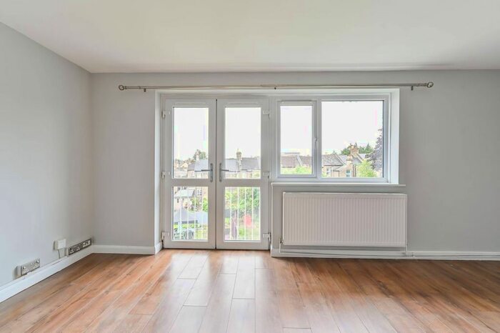 2 Bedroom Flat To Rent In Champion Road, Sydenham, London, SE26