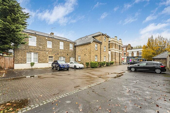 2 Bedroom Flat To Rent In Connaught Court, Orford Road, Walthamstow, London, E17