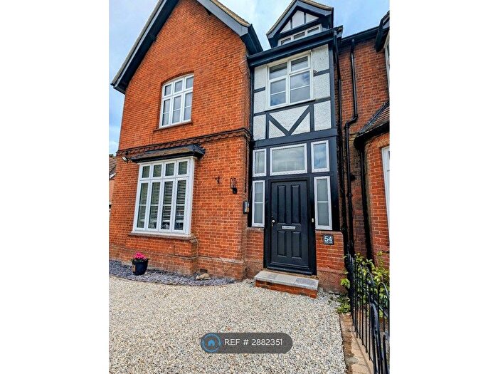 2 Bedroom Flat To Rent In Bonehurst Road, Horley, RH6