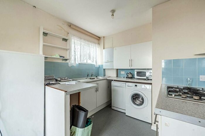 1 Bedroom Flat For Sale In Pinner Road, West Harrow, Harrow, HA1