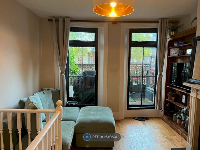 2 Bedroom Flat To Rent In Chiswick High Road, London, W4