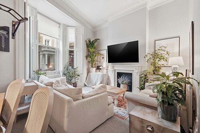 3 Bedroom Flat For Sale In Emperors Gate, London, SW7