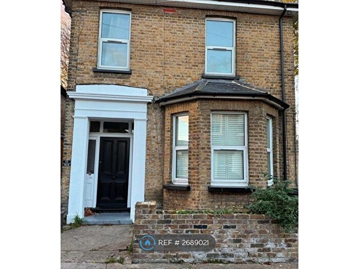 4 Bedroom Maisonette To Rent In Avenue Road, Kingston Upon Thames, KT1