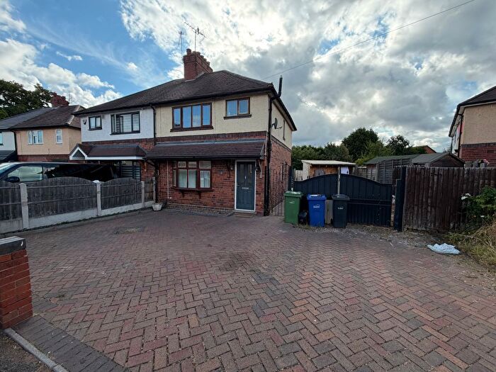 3 Bedroom Semi-Detached House To Rent In Manor Park, Kingswinford, DY6