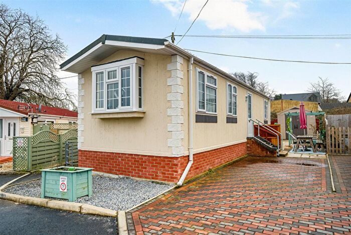 1 Bedroom Mobile/park Home For Sale In Woodland Park, Waunarlwydd, Swansea, SA5