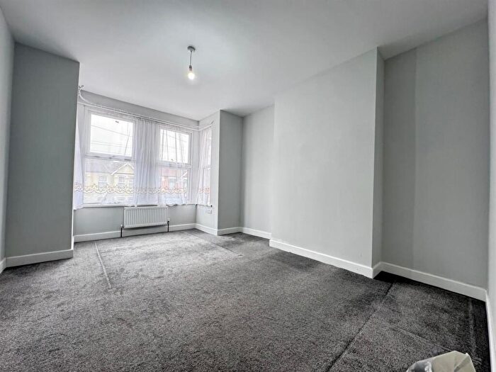 2 Bedroom Flat For Sale In Aberdour Road, Goodmayes, Ilford, IG3