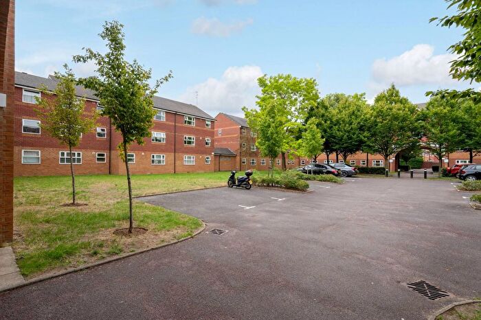 2 Bedroom Flat To Rent In Macmillan Way, Tooting Bec, London, SW17