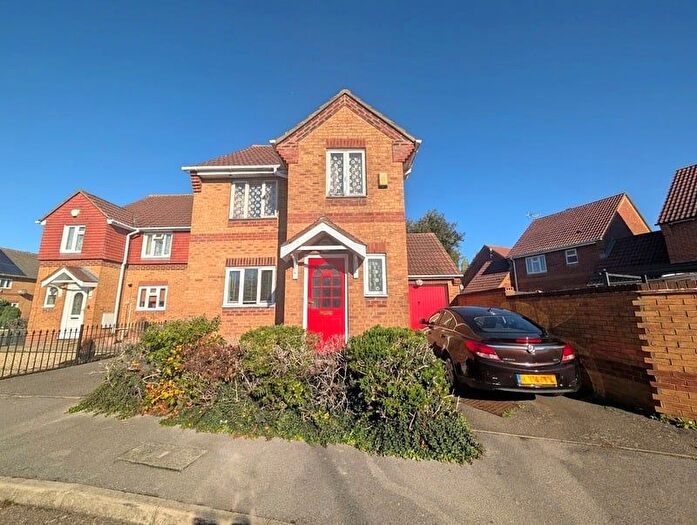 3 Bedroom Detached House For Sale In Trevithick Close, Feltham, TW14