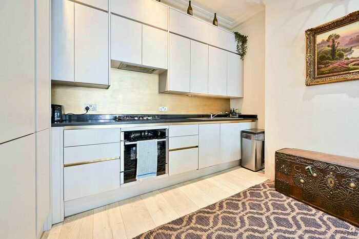 2 Bedroom Flat To Rent In Gunter Grove, Chelsea, London, SW10