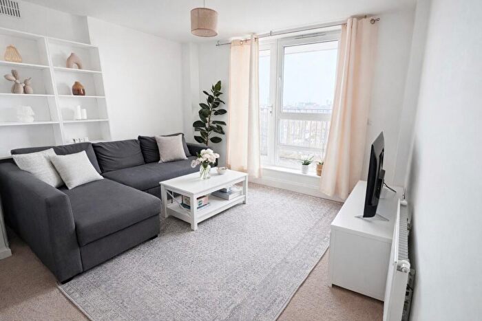 2 Bedroom Flat To Rent In Solar House, Wood Green Station, N22