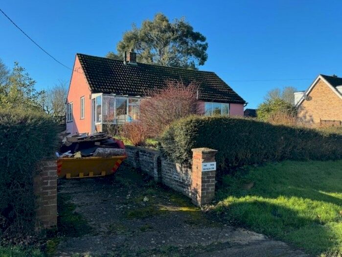 2 Bedroom Detached Bungalow For Sale In The Pink Bungalow, Queens Road, Colmworth, Bedford, Bedfordshire, MK44