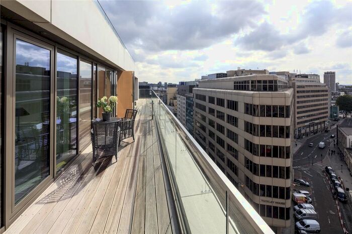 2 Bedroom Flat To Rent In Vauxhall Bridge Road, London, SW1V