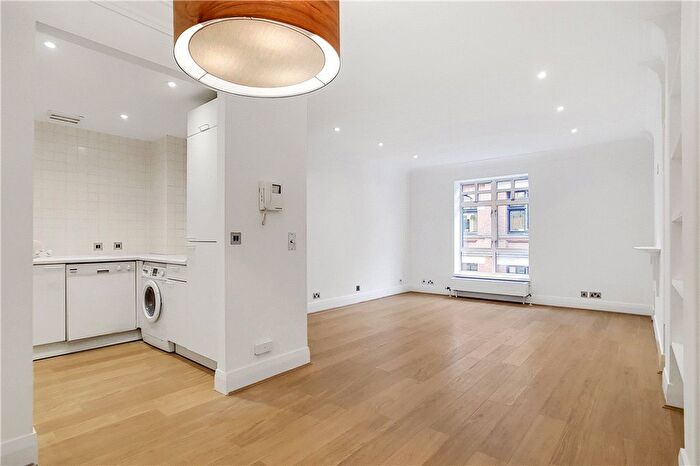 2 Bedroom Flat To Rent In Upper John Street, Soho, W1F
