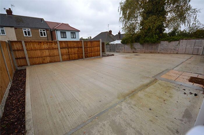 2 Bedroom Bungalow For Sale In Finsbury Road, Luton, Bedfordshire, LU4