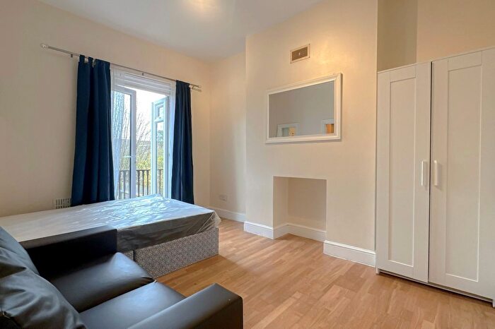 Studio To Rent In Venner Road, London, SE26
