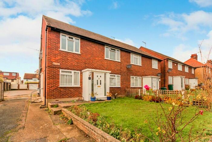 2 Bedroom Maisonette To Rent In Lawnswood, Manor Road EN5