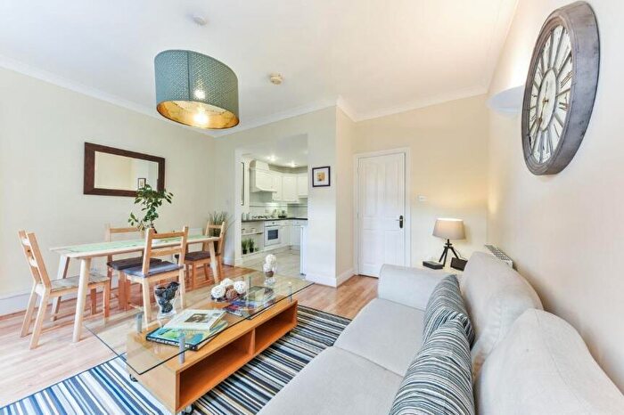 2 Bedroom Apartment To Rent In Albany Court, Plumbers Row, London, E1