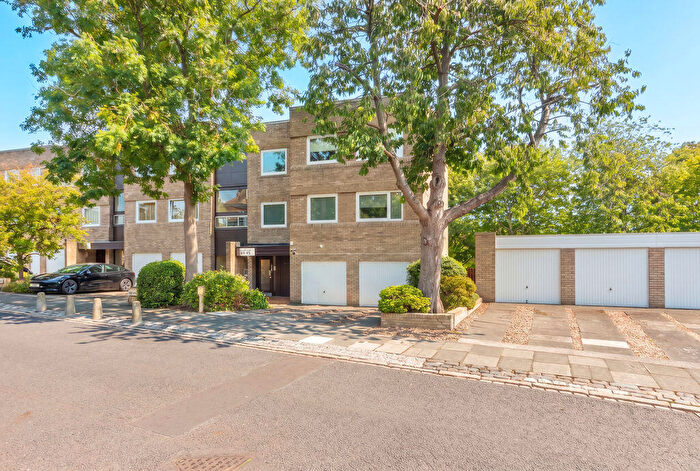 3 Bedroom Flat For Sale In Chandler Court, Adderstone Crescent, Jesmond, Newcastle Upon Tyne, NE2